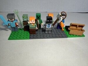 Lego Mincraft 8 Minifigure Lot - Armor Weapons & Tools